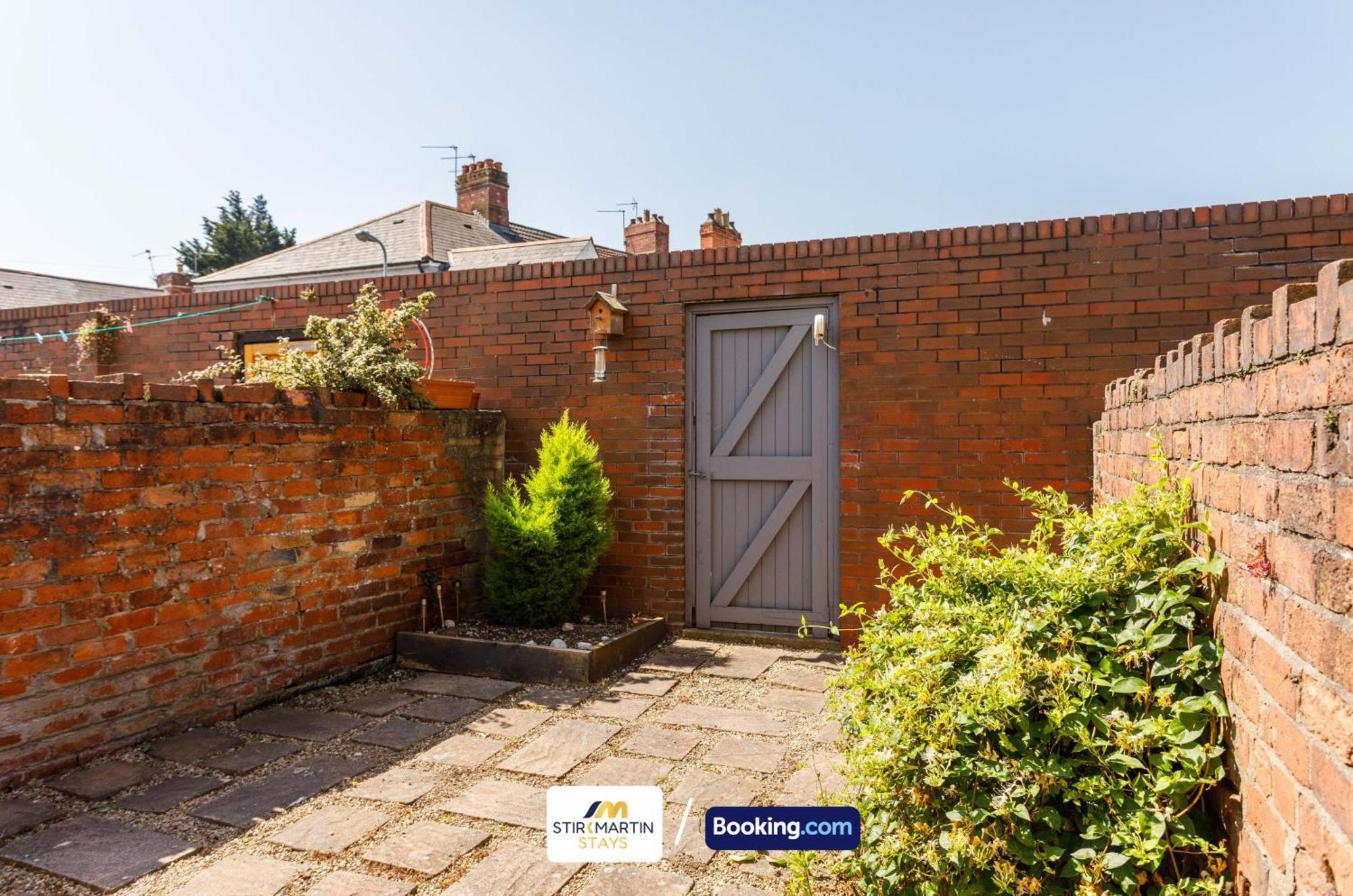 Comfy 3Bed House By Stirkmartin Stays Short Lets & Serviced Accommodation Cardiff With Free Parking & 8Mins To City Centre 외부 사진