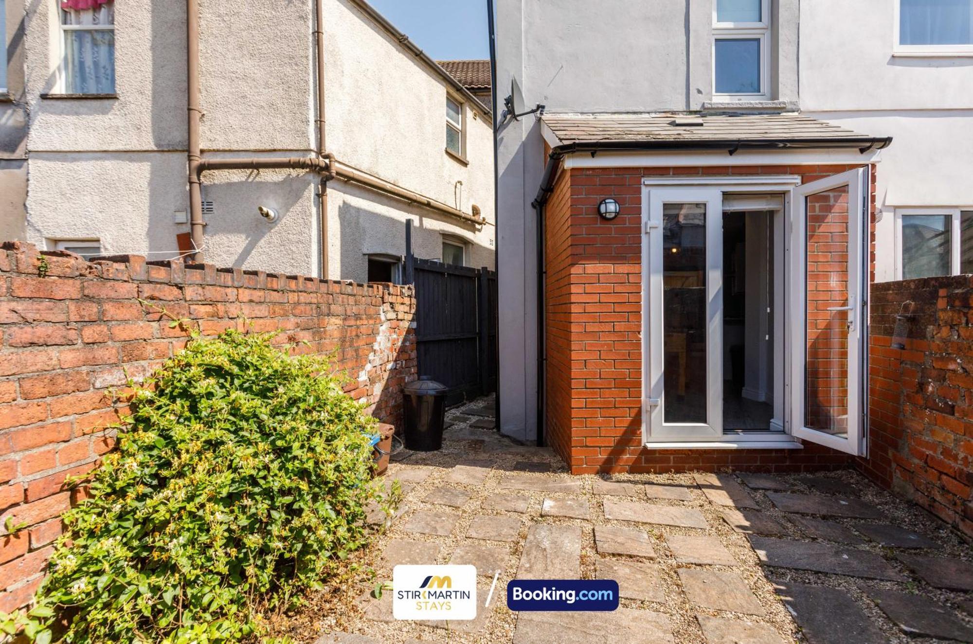 Comfy 3Bed House By Stirkmartin Stays Short Lets & Serviced Accommodation Cardiff With Free Parking & 8Mins To City Centre 외부 사진