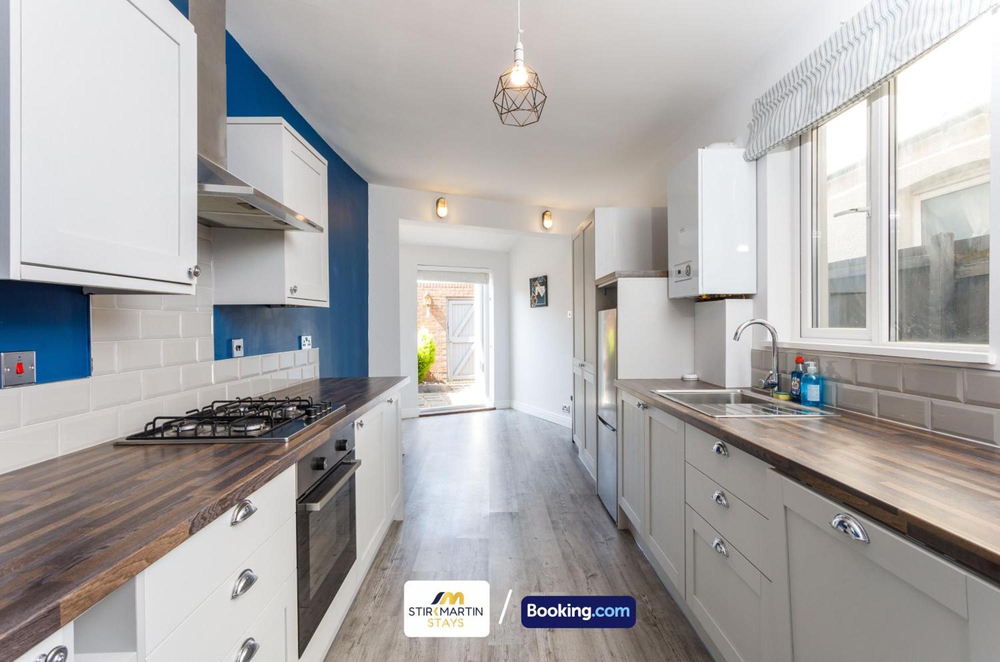 Comfy 3Bed House By Stirkmartin Stays Short Lets & Serviced Accommodation Cardiff With Free Parking & 8Mins To City Centre 외부 사진