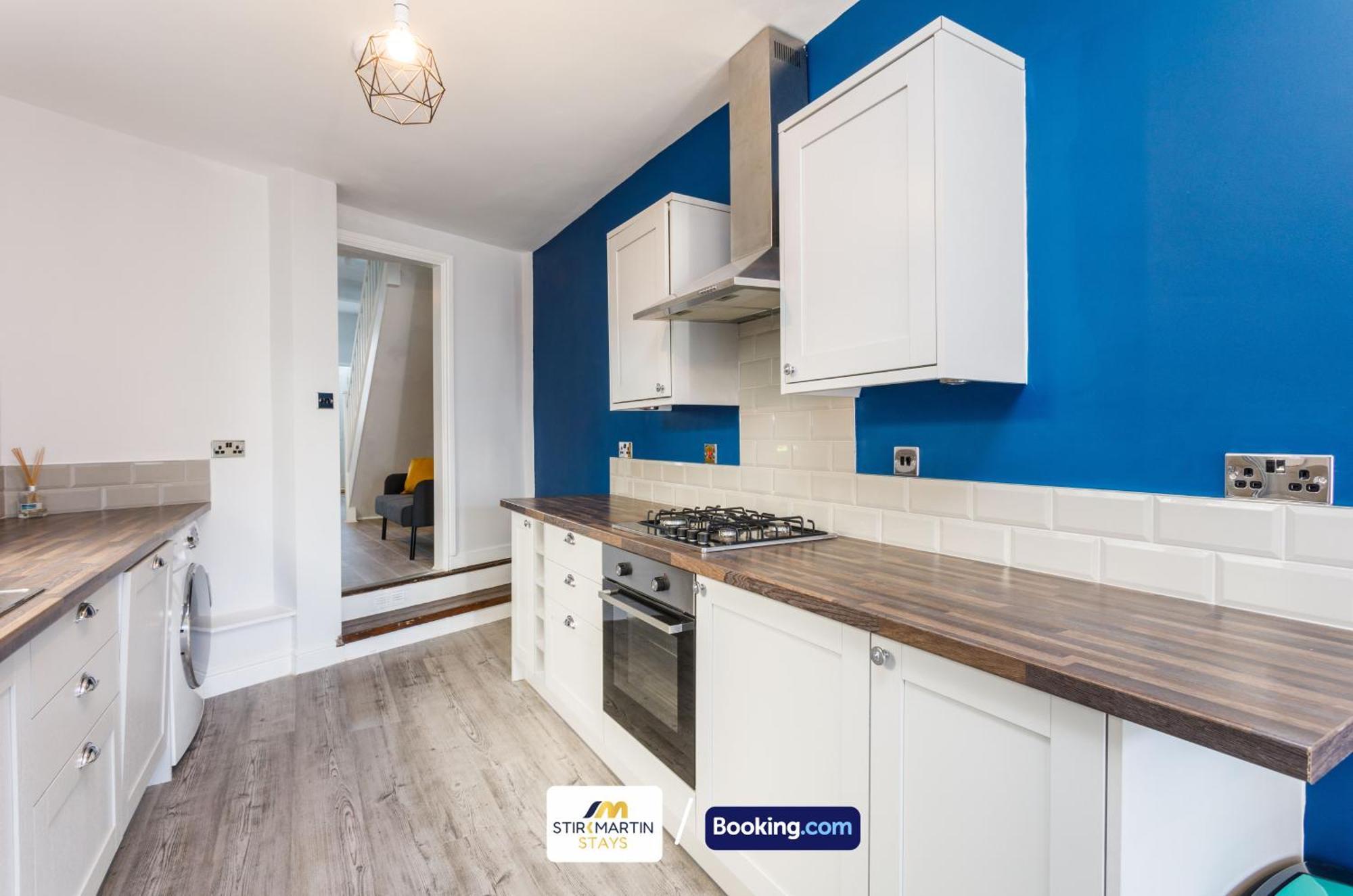 Comfy 3Bed House By Stirkmartin Stays Short Lets & Serviced Accommodation Cardiff With Free Parking & 8Mins To City Centre 외부 사진