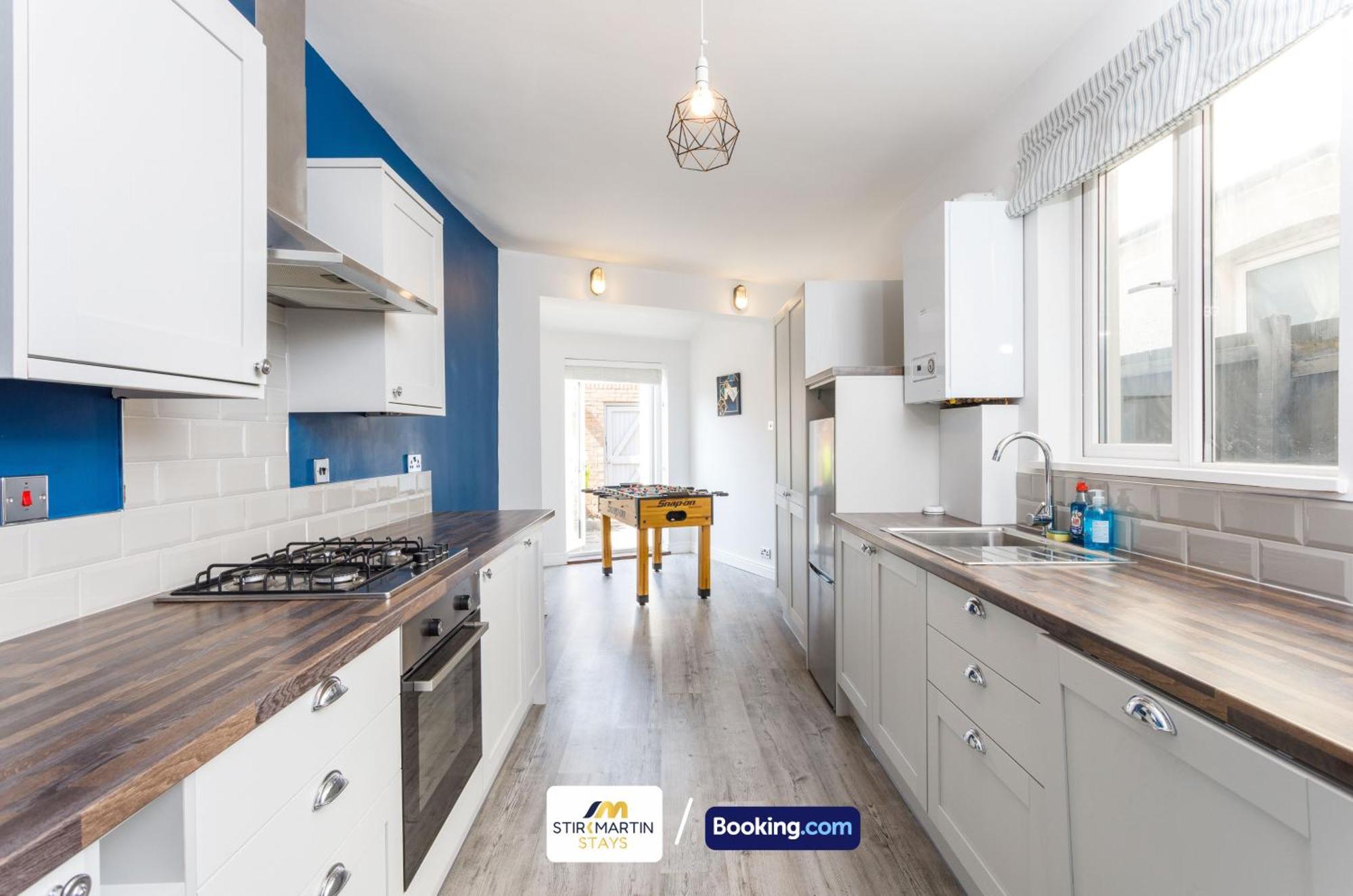 Comfy 3Bed House By Stirkmartin Stays Short Lets & Serviced Accommodation Cardiff With Free Parking & 8Mins To City Centre 외부 사진