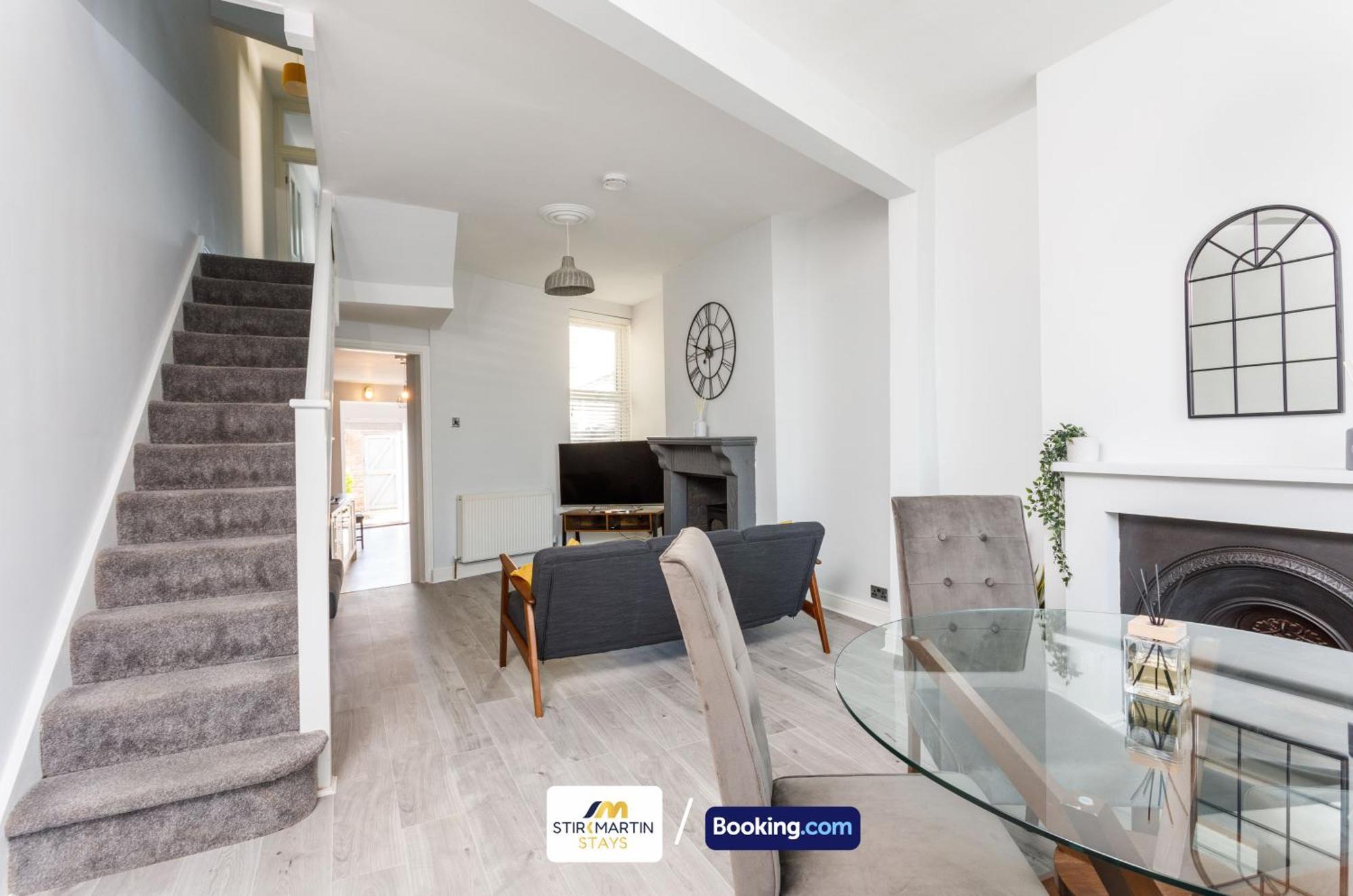 Comfy 3Bed House By Stirkmartin Stays Short Lets & Serviced Accommodation Cardiff With Free Parking & 8Mins To City Centre 외부 사진
