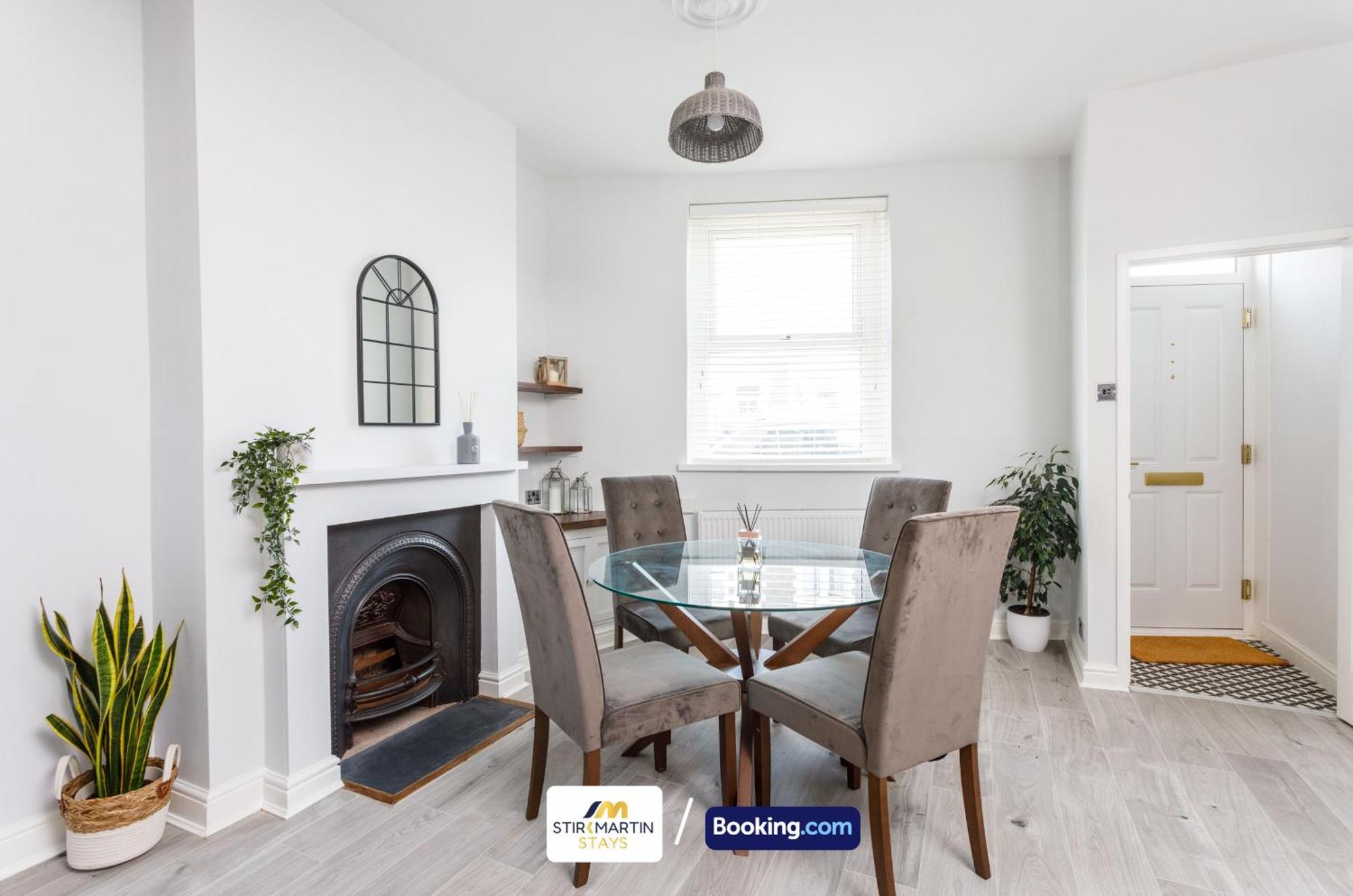 Comfy 3Bed House By Stirkmartin Stays Short Lets & Serviced Accommodation Cardiff With Free Parking & 8Mins To City Centre 외부 사진