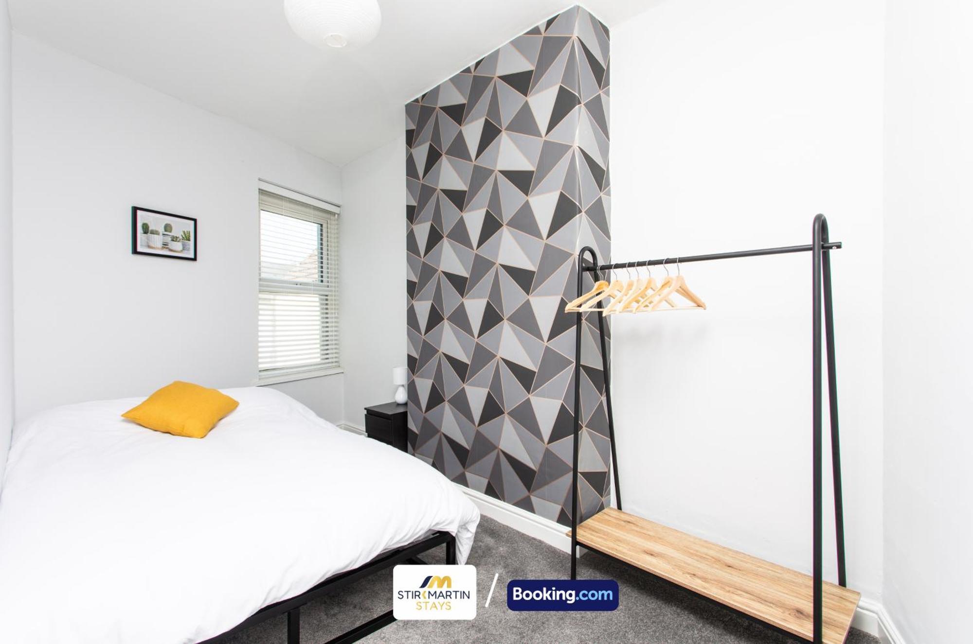 Comfy 3Bed House By Stirkmartin Stays Short Lets & Serviced Accommodation Cardiff With Free Parking & 8Mins To City Centre 외부 사진