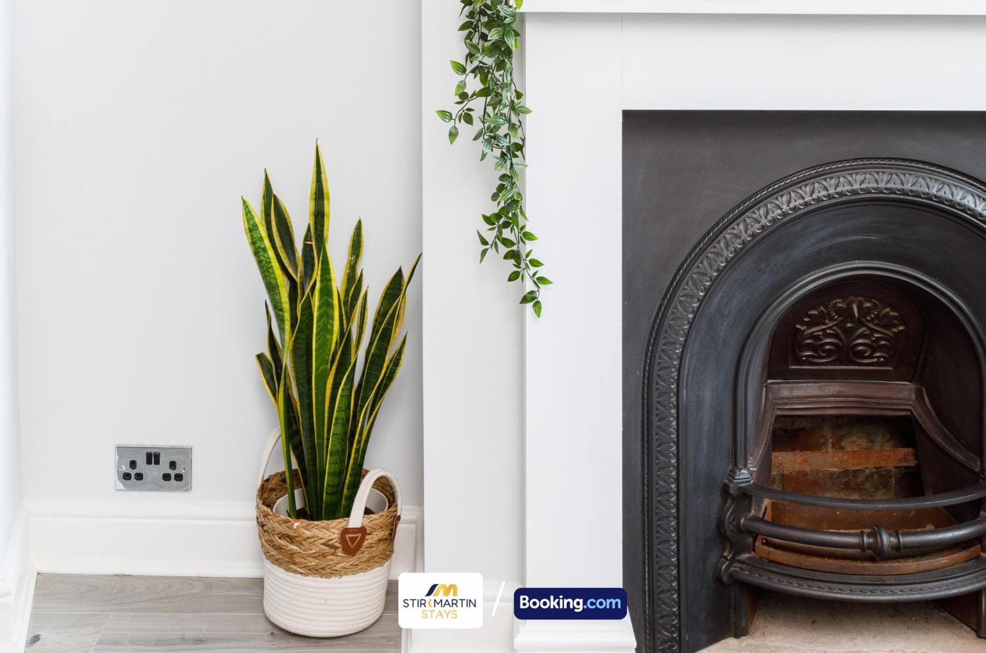Comfy 3Bed House By Stirkmartin Stays Short Lets & Serviced Accommodation Cardiff With Free Parking & 8Mins To City Centre 외부 사진