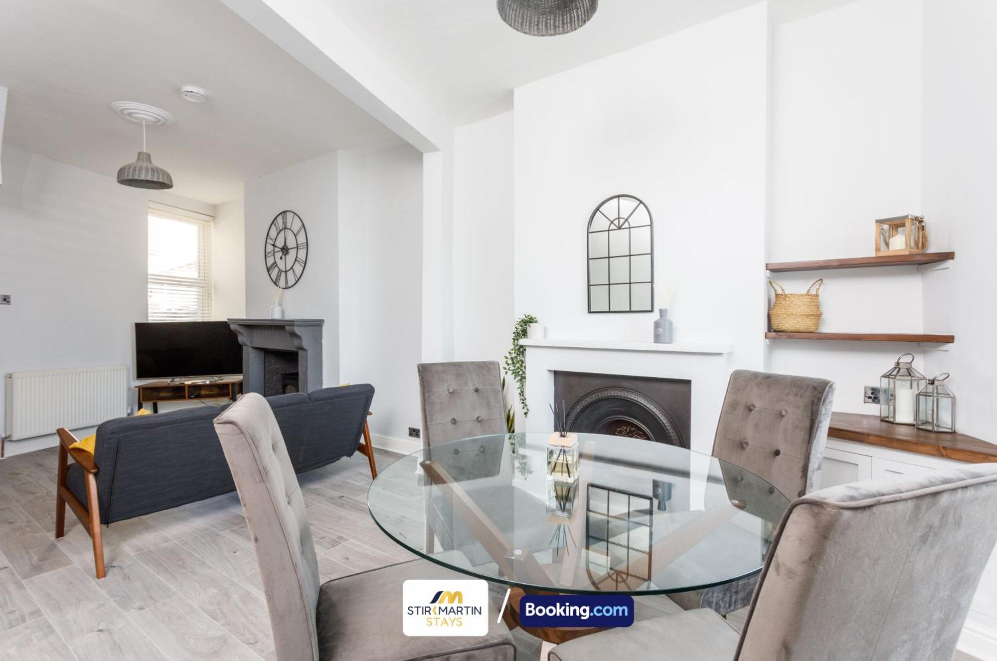 Comfy 3Bed House By Stirkmartin Stays Short Lets & Serviced Accommodation Cardiff With Free Parking & 8Mins To City Centre 외부 사진