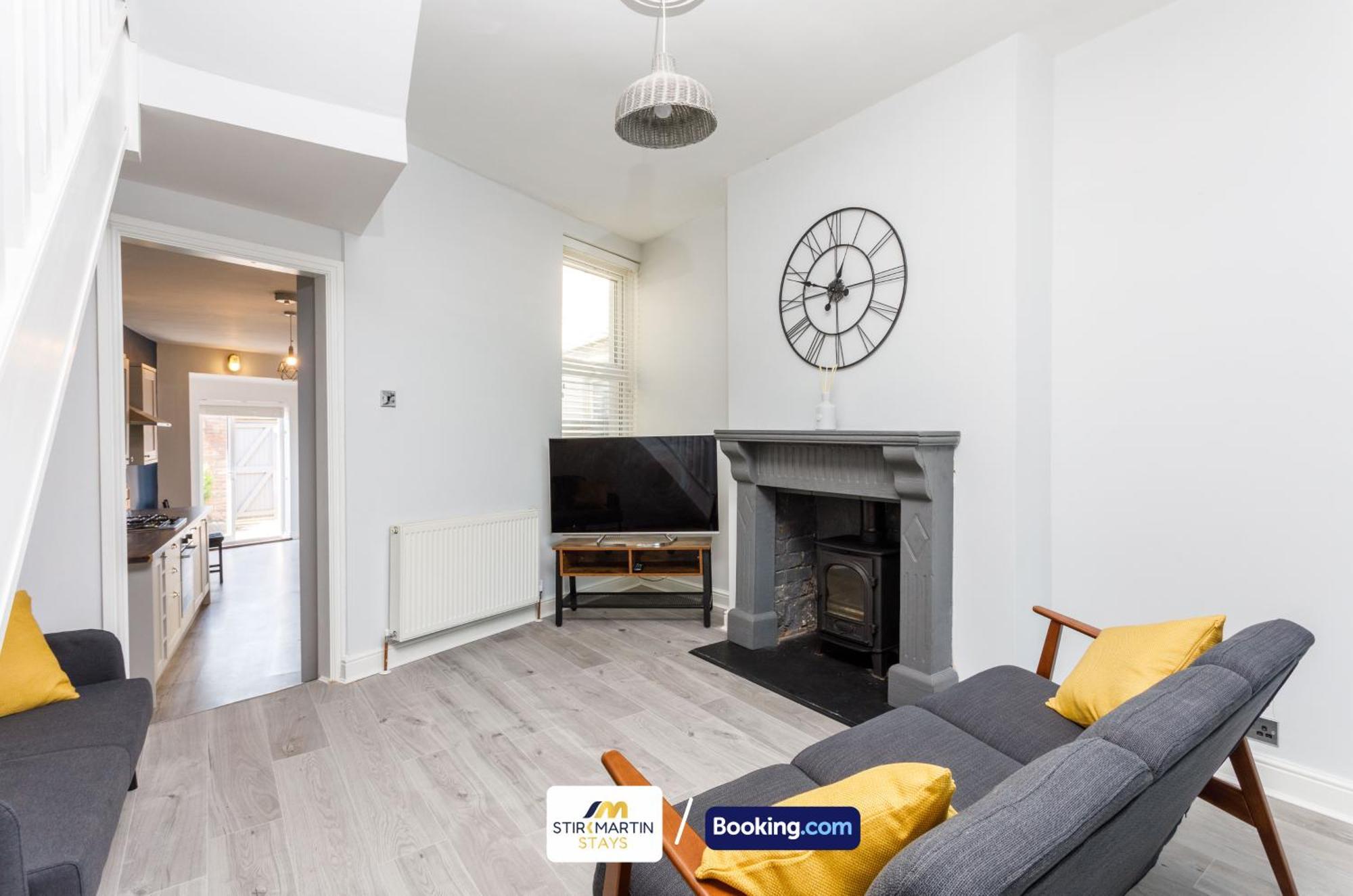 Comfy 3Bed House By Stirkmartin Stays Short Lets & Serviced Accommodation Cardiff With Free Parking & 8Mins To City Centre 외부 사진