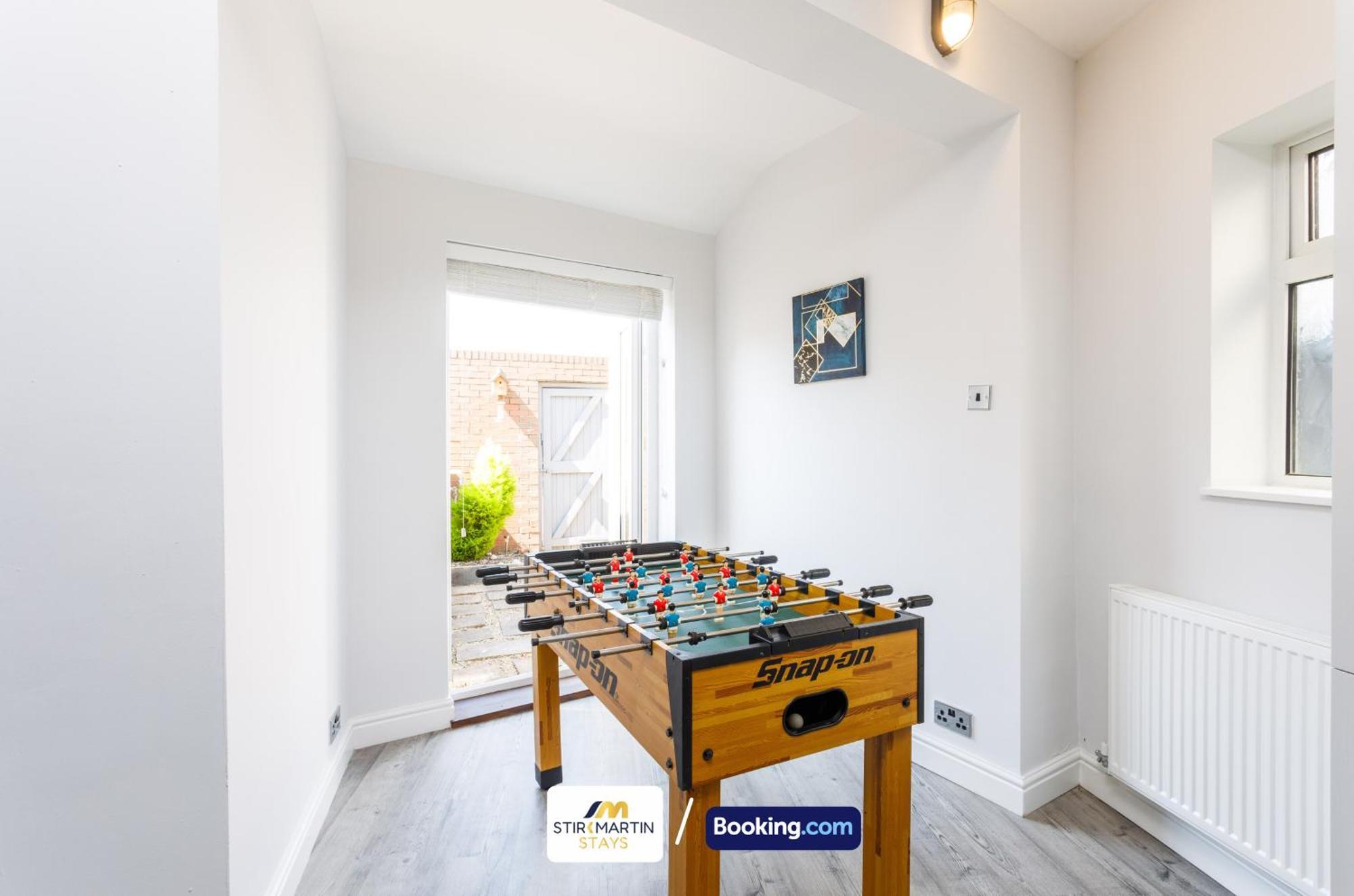 Comfy 3Bed House By Stirkmartin Stays Short Lets & Serviced Accommodation Cardiff With Free Parking & 8Mins To City Centre 외부 사진