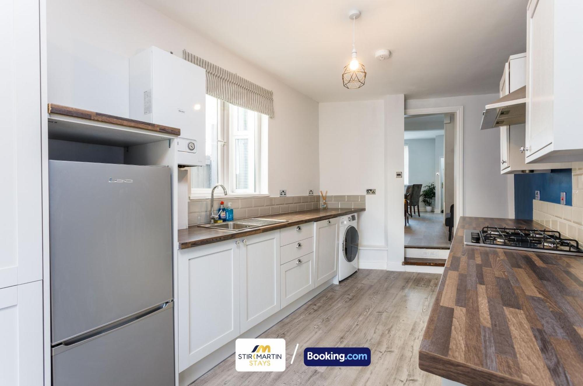Comfy 3Bed House By Stirkmartin Stays Short Lets & Serviced Accommodation Cardiff With Free Parking & 8Mins To City Centre 외부 사진