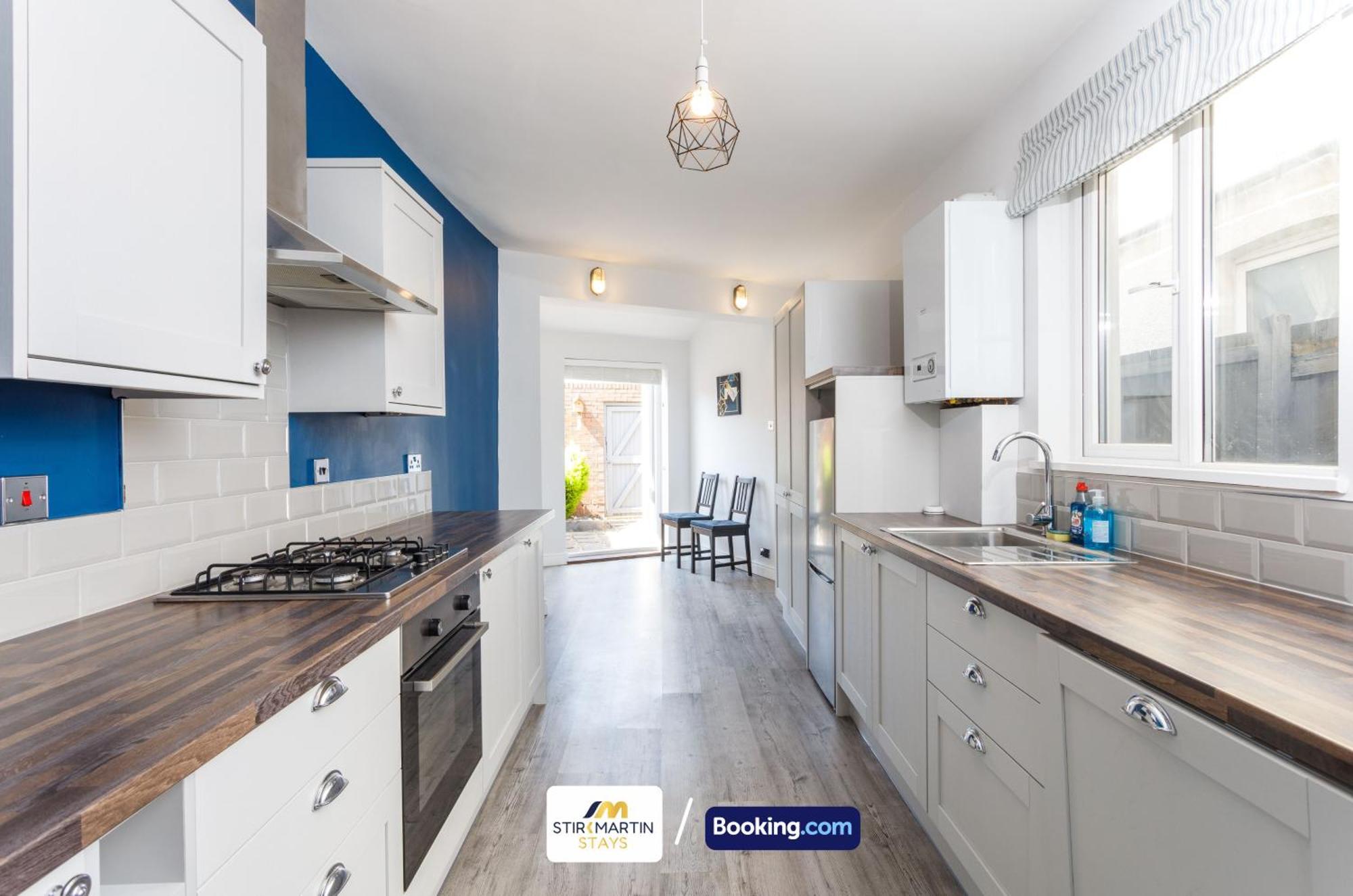 Comfy 3Bed House By Stirkmartin Stays Short Lets & Serviced Accommodation Cardiff With Free Parking & 8Mins To City Centre 외부 사진
